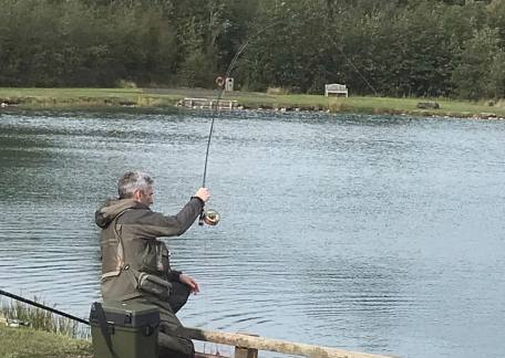 Steve Wellings playing a fish on Coe Crag Lake 